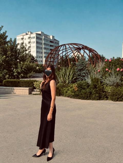Qadınlar üçün zərif qara don - Model: Sadə, minimal dizaynlı — Хырдалан
