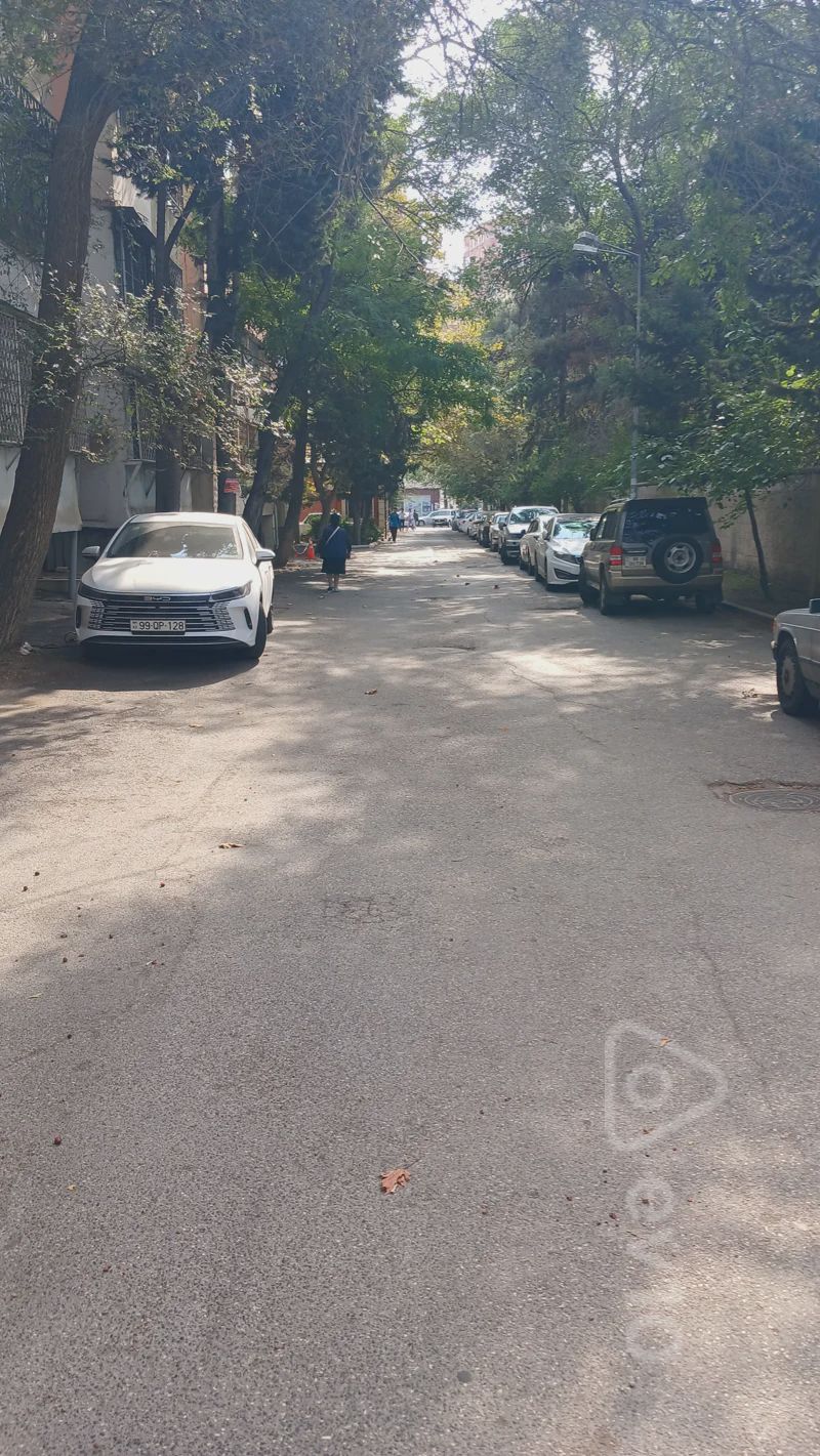 For sale: 2-room apartment (old building), 65 m² — Mənzil, Bakı (5)