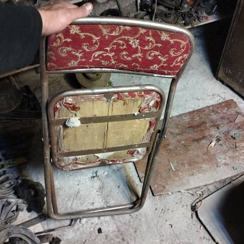 1 ededdi Metal karkaslı, qatlanan stul. - Çərçivə: möhkəm metal boru — Furniture
