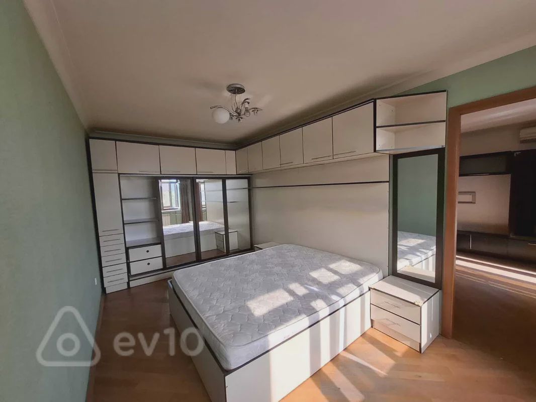For sale: 4-room apartment (old building), 102 m² — Mənzil, Bakı (8)
