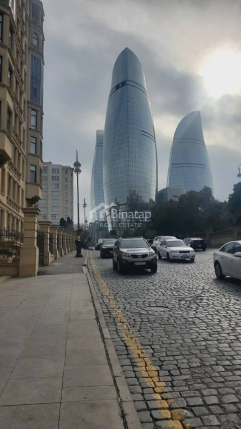 Satılır 1 otaqlı köhnə tikili 50 m², İçərişəhər metrosu, Səbail rayonu — 139 000 ₼ · Baku · Daşınmaz əmlak Satılır 1 otaqlı köhnə tikili 50 m², İçərişəhər metrosu, Səbail rayonu — Baku