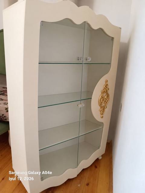 Şüşəli dolab vitrini, İşlənmiş, Ünvandan götürmə — Digah