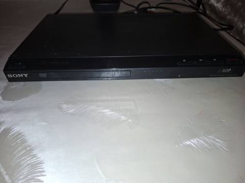 Sony DVD pleyer. Kompakt və zərif dizayna malik bu Sony DVD pleyer — Дигях
