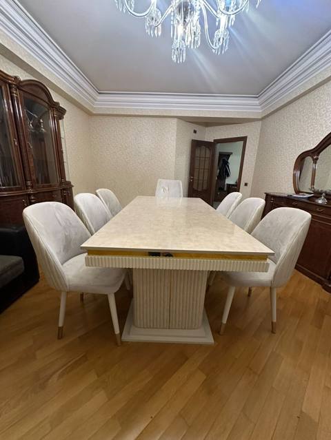 Qonaq otağı üçün zövqlü yemək masası və 8 ədəd oturacaq dəsti. Masa — Furniture