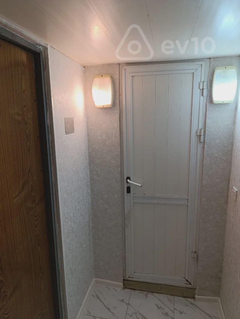 For sale: 2-room apartment (old building), 35 m² — Mənzil, Bakı (7)