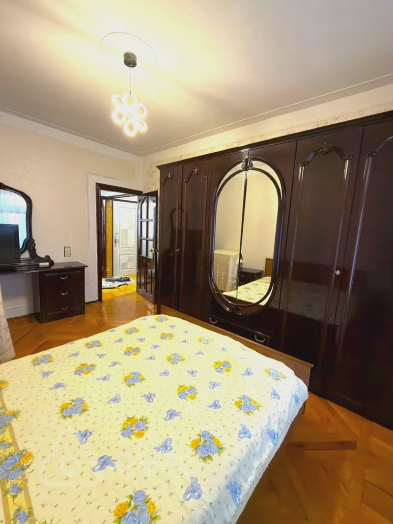 For sale: 2-room apartment (old building), 60 m² — Mənzil, Bakı (10)