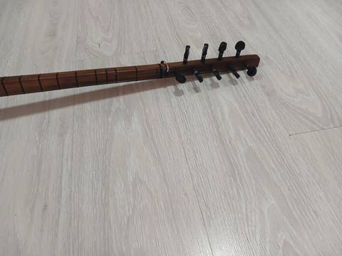 9 aşıxlı saz 3 ay istifadə edilib yaxşı vəziyətədi — Баку