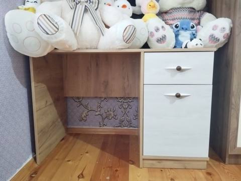 Düz masa, Polkasız, Siyirməli, Teksturalı laminat — 150 ₼ · Гянджа · Kompüter masaları və kresloları Düz masa, Polkasız, Siyirməli, Teksturalı laminat — Гянджа