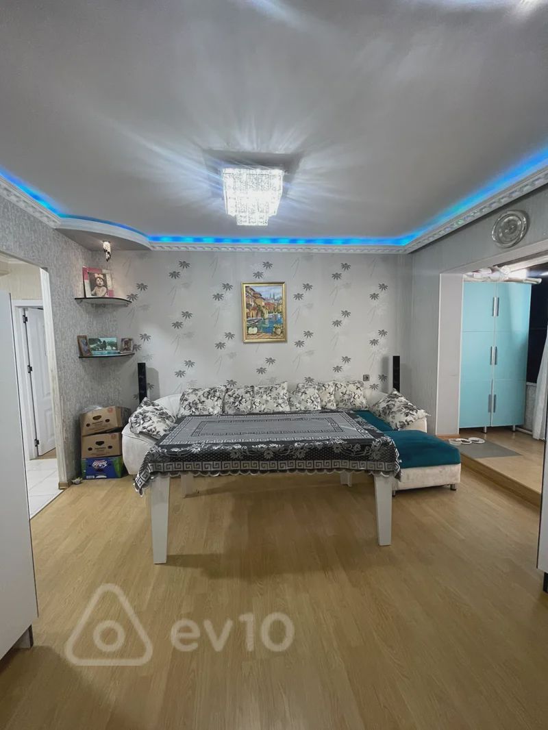 For sale: 4-room apartment (old building), 100 m² — Mənzil, Bakı (9)