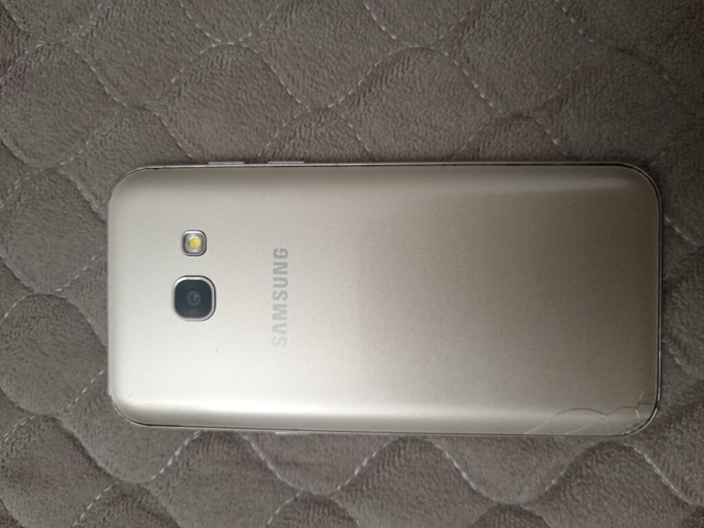 Samsung Galaxy A3 2017, 16 GB, Barmaq izi — Samsung, Ceyranbatan (2)