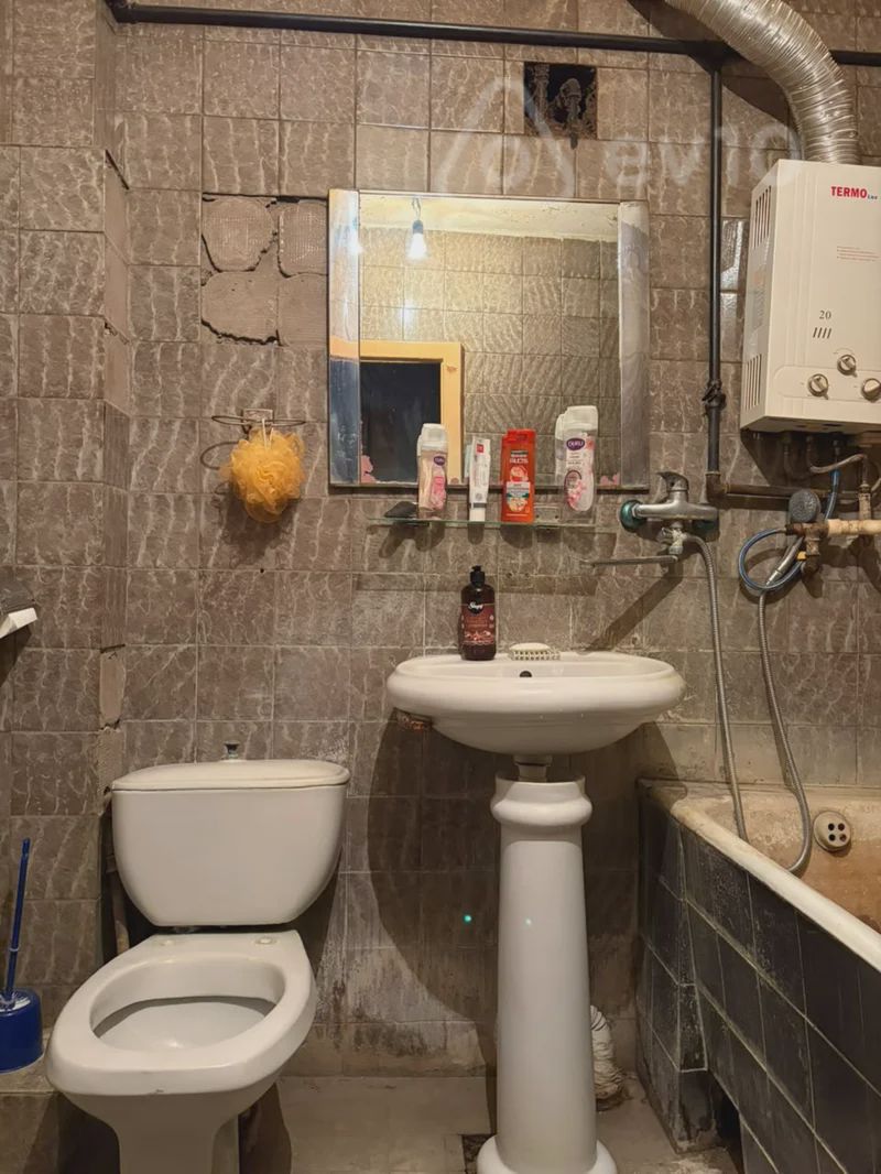 For sale: 2-room apartment (old building), 50 m² — Mənzil, Bakı (4)