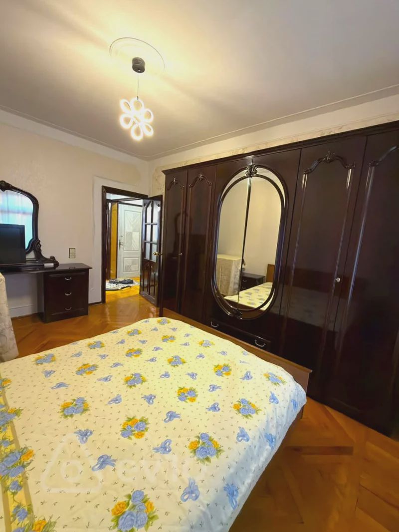 For sale: 2-room apartment (old building), 60 m² — Mənzil, Bakı (8)