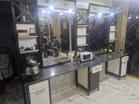 Peşəkar bərbər salonu mebel dəsti - 3 iş yeri üçün uzun iş masası — Масазыр