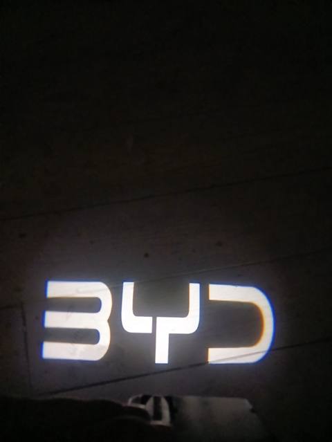 BYD qapı loqosu projektoru (qapıaltı LED işıq) 3 ədəd di cütü 15 manat — Масазыр