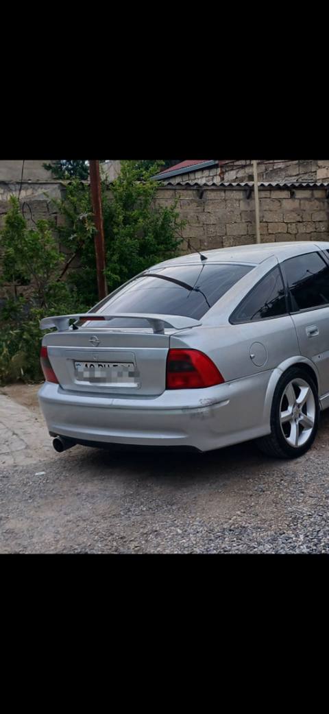 Spoiler satilir ideal veziyyetde — Баку