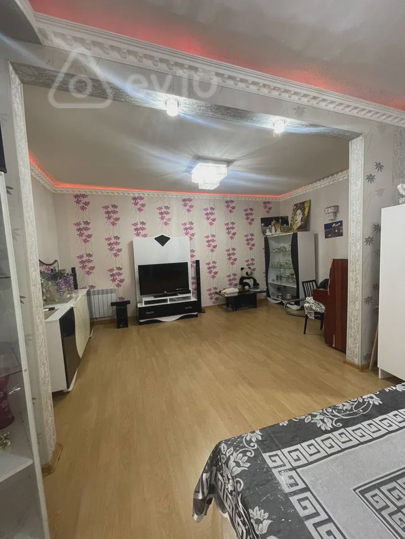 For sale: 4-room apartment (old building), 100 m² — Mənzil, Bakı (3)