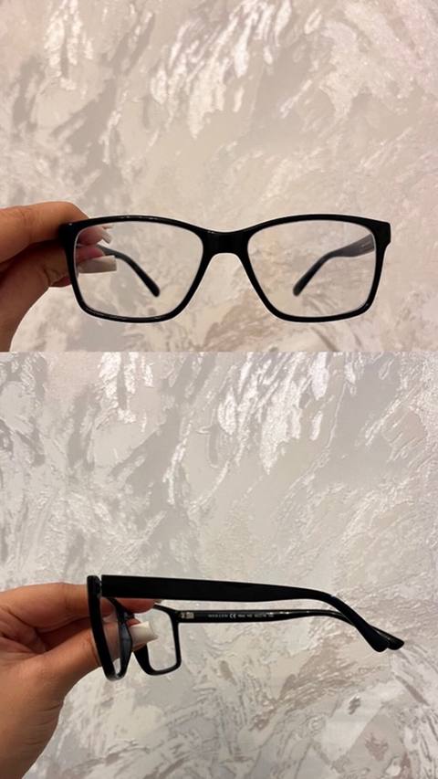Qara çərçivəli optik eynək çərçivəsi. Şua açqisidir - Forma — Хырдалан