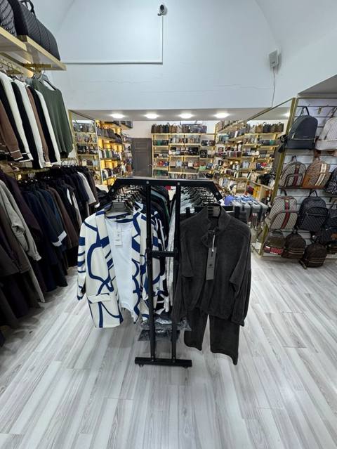 Qadın geyim və aksesuar butik kolleksiyası - Geyim: klassik və — Баку