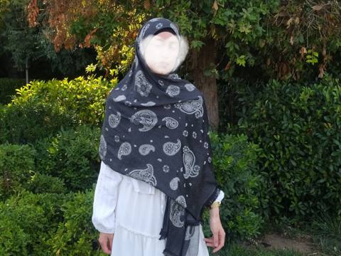 Qara şal – Paisley naxışlı - Rəng: dərin qara fon üzərində boz-ağ — 8 ₼ · Baku · Xicab və nikab Qara şal – Paisley naxışlı - Rəng: dərin qara fon üzərində boz-ağ — Baku