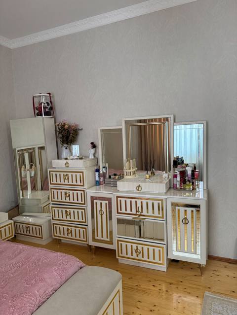 Çox az və səliqəli işlənib.Bircə dənə tumba qapısında boşluq var 20 — Furniture