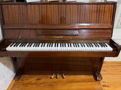 Upright piano – “Lirika” (Лирика) modeli - Korpus: parlaq laklı tünd — 300 ₼ · Goychay · Pianino və digər klaviş alətləri Upright piano – “Lirika” (Лирика) modeli - Korpus: parlaq laklı tünd — Goychay