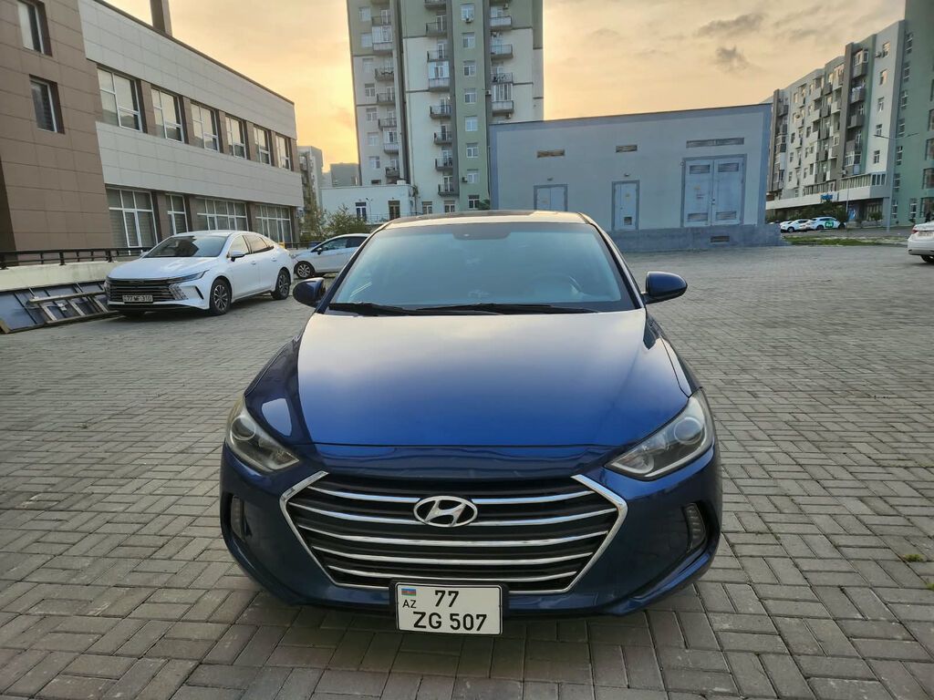 Hyundai Elantra: 2 l 2017 il Sedan