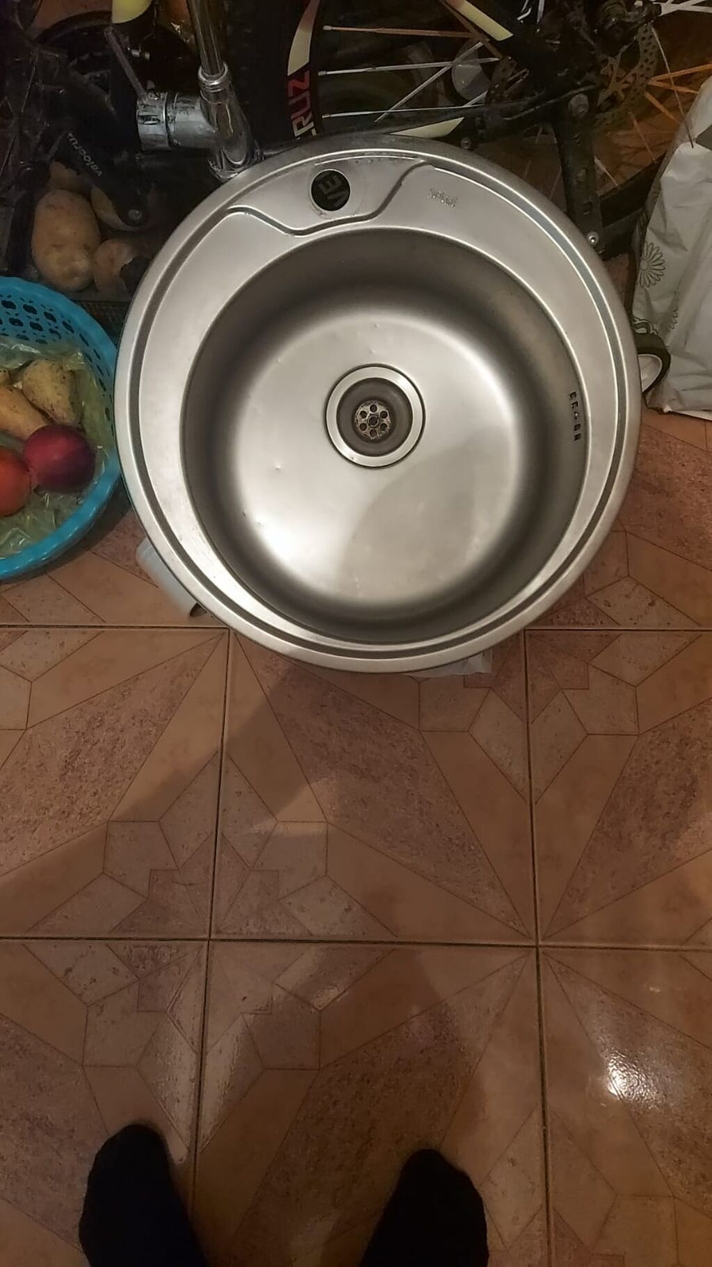 Dairəvi paslanmayan polad mətbəx moykası - Material: paslanmayan — Mətbəx lavabolarında, Bakı (2)