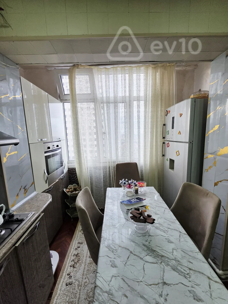 For sale: 2-room apartment (old building), 80 m² — Mənzil, Bakı (7)