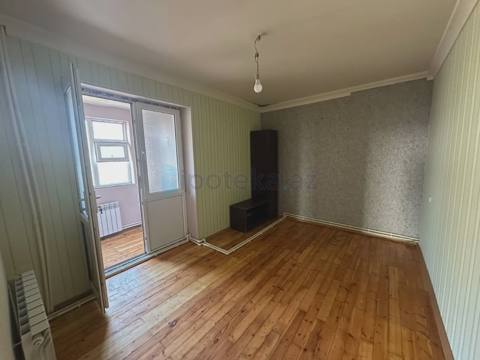Satılır: 3 Otaq, Köhnə tikili, Suraxanı r., Yeni Günəşli q., 68.00 m²