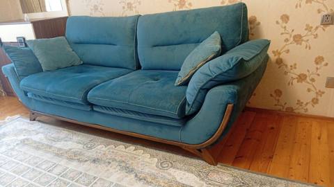 Divan satılır Qiymet 200 azn.Ünvan Yasamal (8949) Elmira x — Furniture