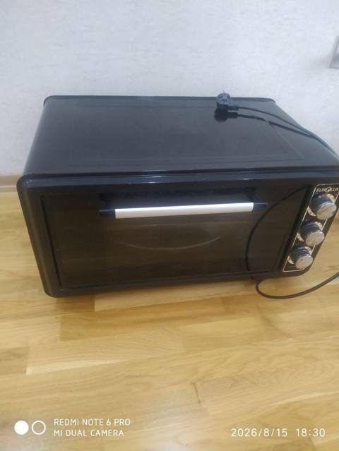 Elektrik mini-sobası içinde iki tavaqril de var işığı yanır spiral — Baku