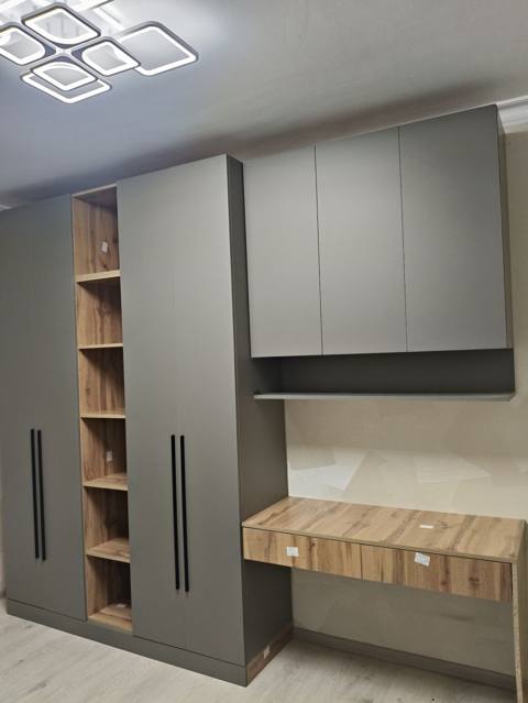 Mebel dəsti – qarderob, açıq rəflər və iş masası ilə - Dizayn: müasir — Children's furniture sets