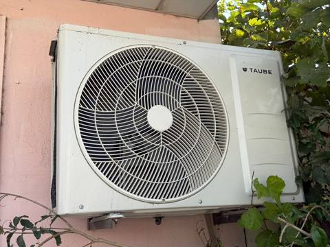 1il işləyib 60 kvafradı yaxşı vəziyədi - Brend: Taube - Tip: Divar — 600 ₼ · Баку · Kondisioner və split-sistemlər 1il işləyib 60 kvafradı yaxşı vəziyədi - Brend: Taube - Tip: Divar — Баку