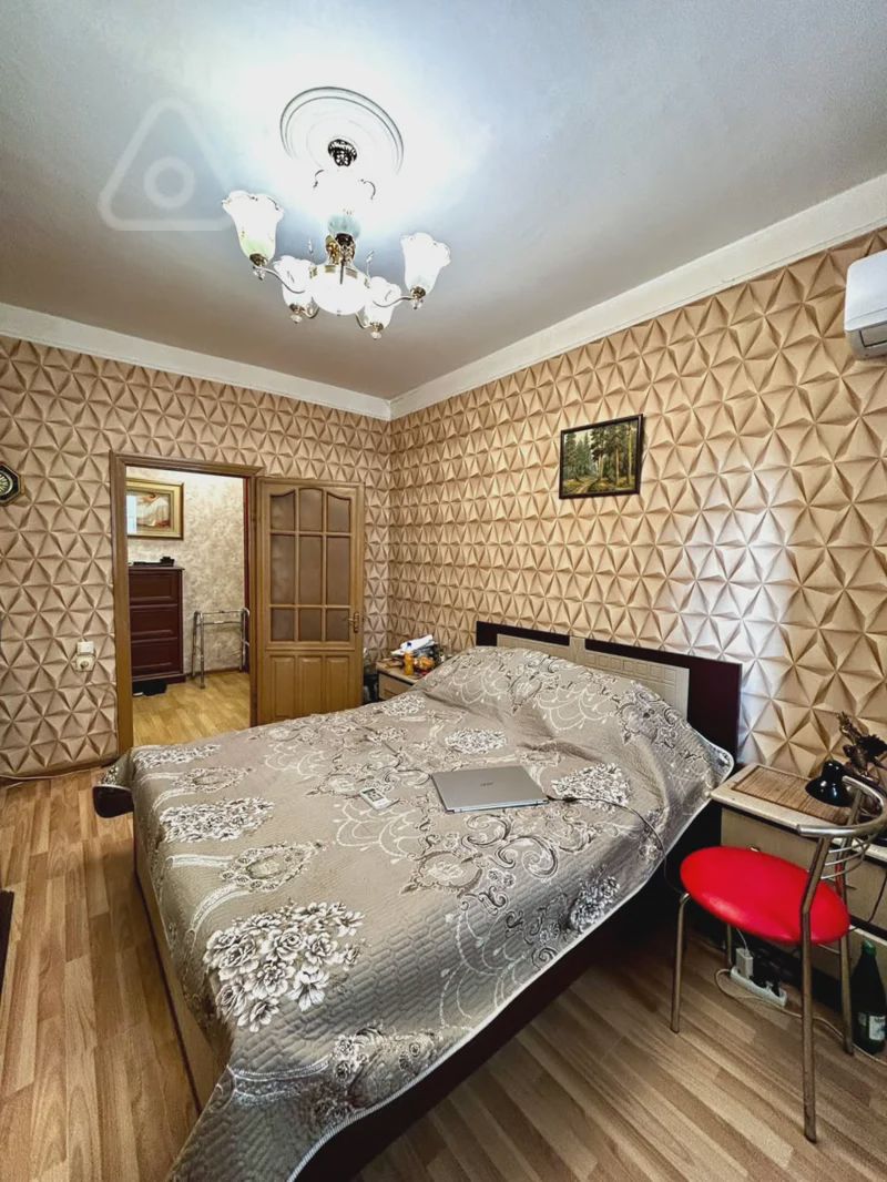 For sale: 2-room apartment (old building), 65 m² — Mənzil, Bakı (10)