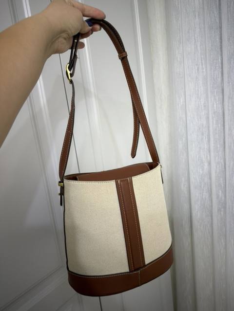 Kətan və dəri kombinasiyalı çiyin çantası - Model: bucket tipli — 30 ₼ · Baku · Çantalar, çamadanlar, cüzdanlar Kətan və dəri kombinasiyalı çiyin çantası - Model: bucket tipli — Baku