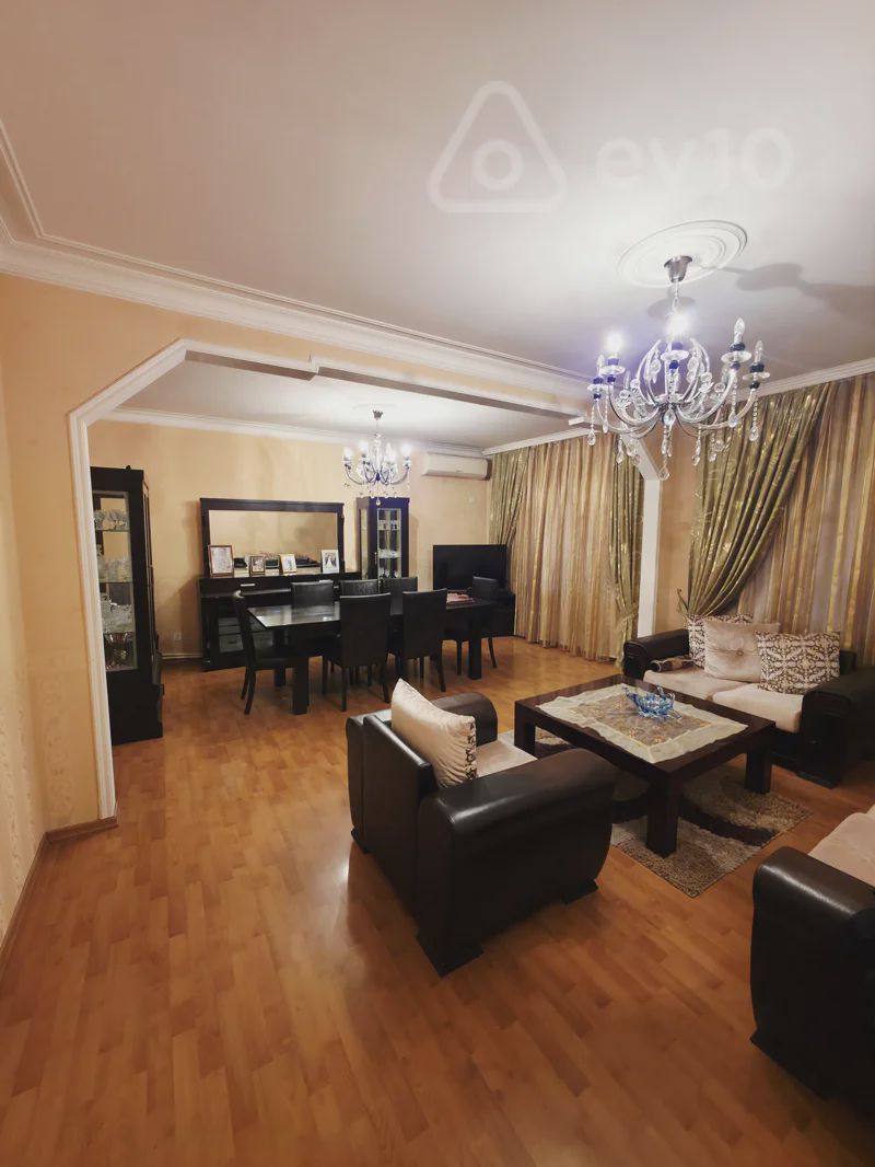 For sale: apartment (old building), 135 m² — Mənzil, Bakı