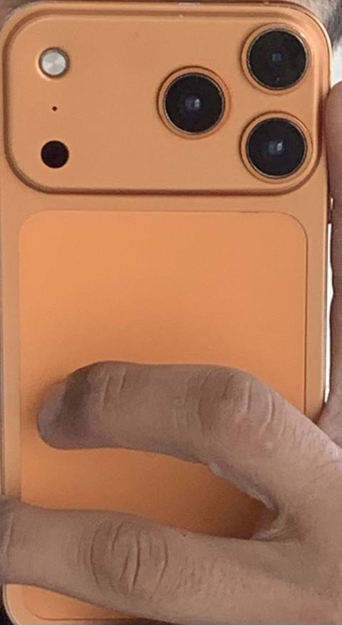 Əvala salam telefon iphone XR madelidir 17 pro korpusuna yglıb Ekran — Bakı