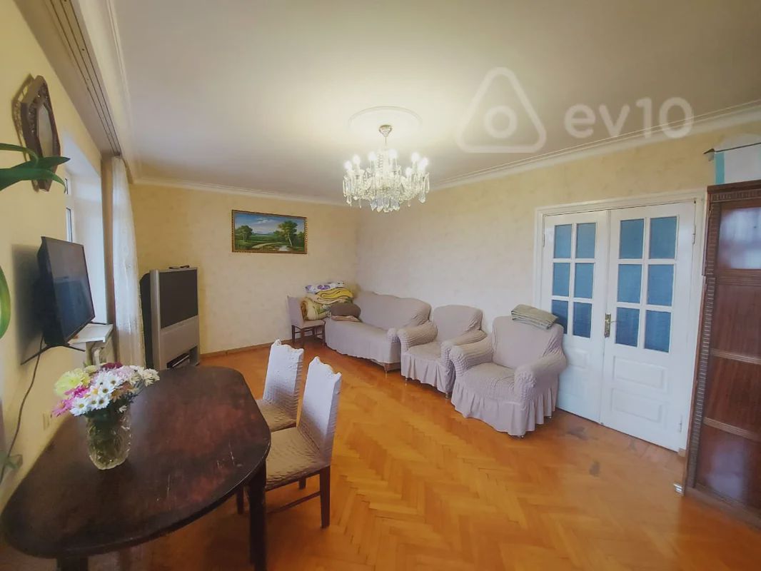For sale: 3-room apartment (old building), 110 m² — Mənzil, Bakı