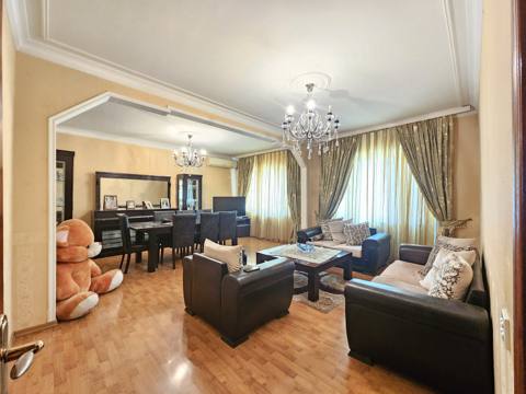 Satılır 5 otaqlı köhnə tikili 120 m² — 315 000 ₼ · Baku · Mənzil Satılır 5 otaqlı köhnə tikili 120 m² — Baku