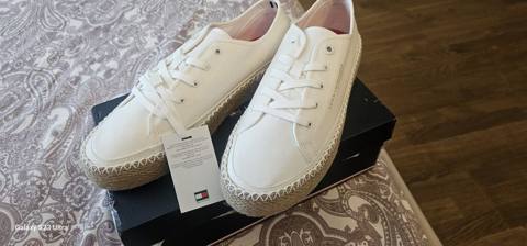 Tommy Hilfiger kətan espadril tipli idman ayaqqabısı, alindigi — 130 ₼ · Bakı · Krosovka Tommy Hilfiger kətan espadril tipli idman ayaqqabısı, alindigi — Bakı