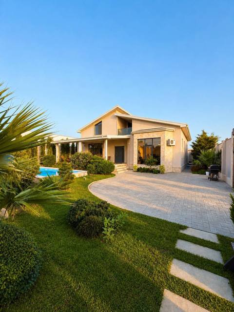 Satılır 6 otaqlı həyət evi/bağ evi 350 m² — 480 000 ₼ · Bakı · Ev, villa Satılır 6 otaqlı həyət evi/bağ evi 350 m² — Bakı