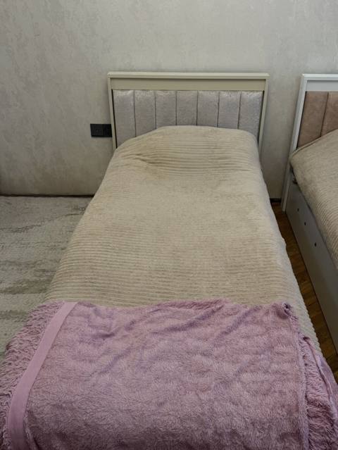İşlənmiş, Təknəfərlik çarpayı, Bazasız, Matras ilə, Siyirməsiz — Furniture