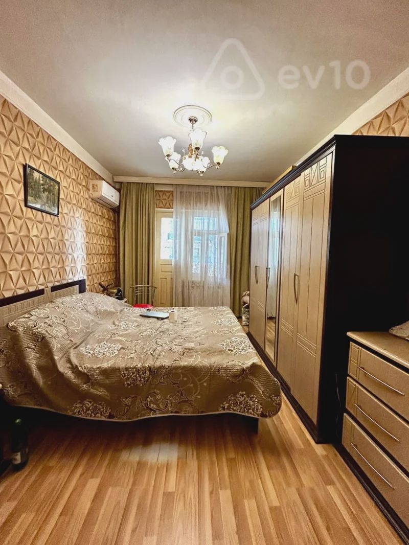 For sale: 2-room apartment (old building), 65 m² — Mənzil, Bakı (12)