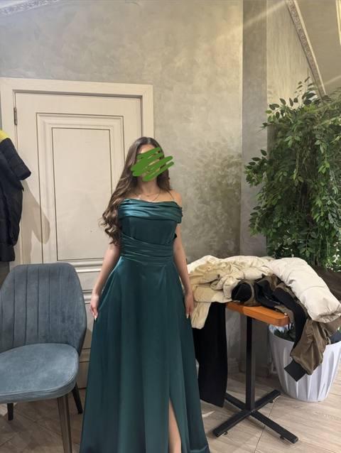 Zümrüd-yaşıl rəngli, uzun ziyafət/libas - Model: off-shoulder — Баку