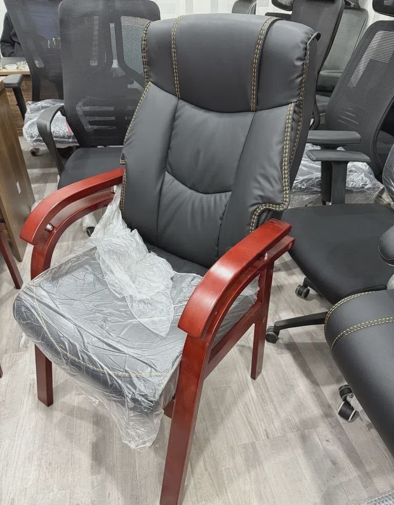 Kreslo Qara rəng — Ofis mebeli