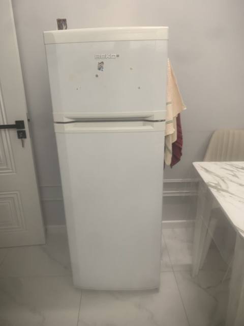 Beko iki qapılı soyuducu - Üst kamerada dondurucu, aşağı hissədə əsas — Ірі тұрмыстық техника
