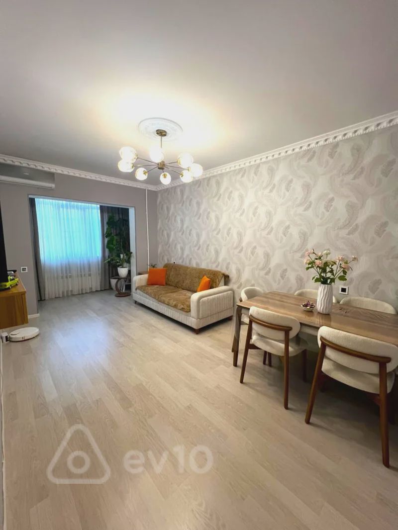 For sale: 2-room apartment (old building), 60 m² — Mənzil, Bakı (2)