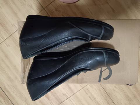 Qadın ayaqqabısı – qara rəng, qapalı burun, hündürdaban Yumşaq dəri — 10 ₼ · Bakı · Tufl Qadın ayaqqabısı – qara rəng, qapalı burun, hündürdaban Yumşaq dəri — Bakı