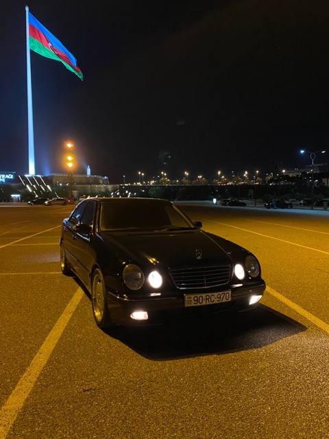 Mercedes E 320, 3.2 L, 2000 il, 424 000 km — Baku