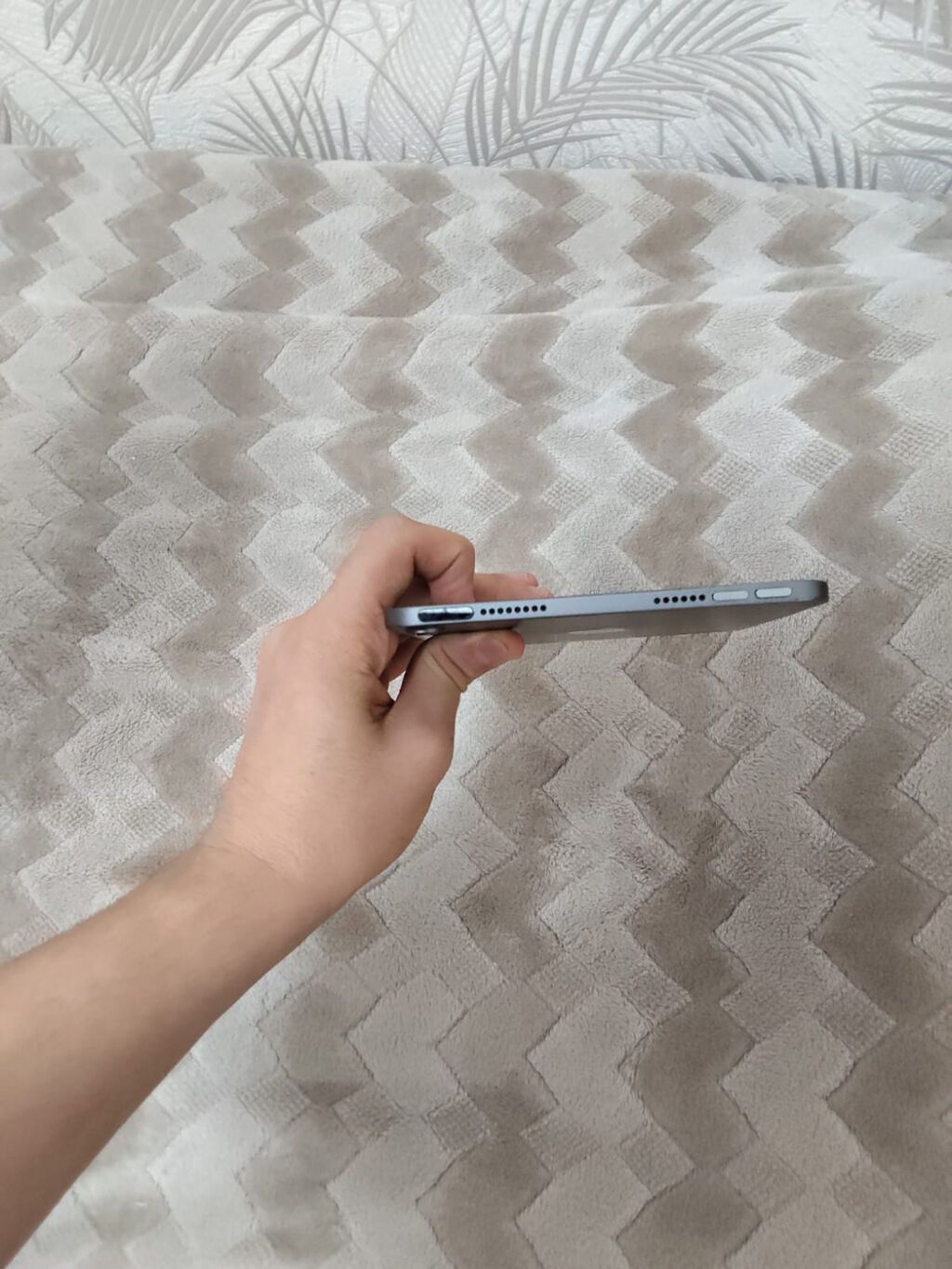 Apple iPad planşet - Korpus: Alüminium gövdə, Space Gray rəng. - Arxa — Apple, Gəncə (2)